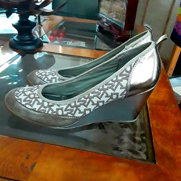 DKNY  wedged heel slip ons - Picture 1 of 4